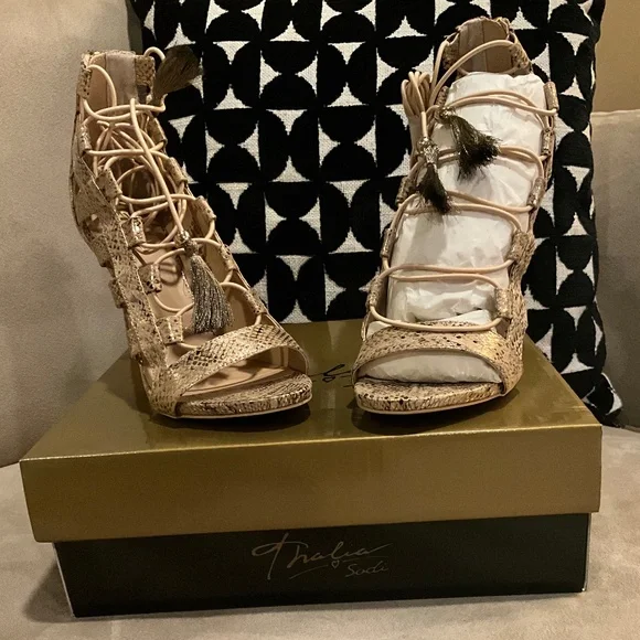 Thalia Sodi Gold Snake Lace up Heels 6.5 (fit like 7) NWB - Picture 8 of 8
